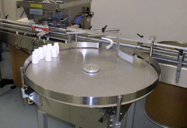 Deitz accumulating turntable